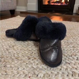 Luxurious Black Fur Women's Slippers